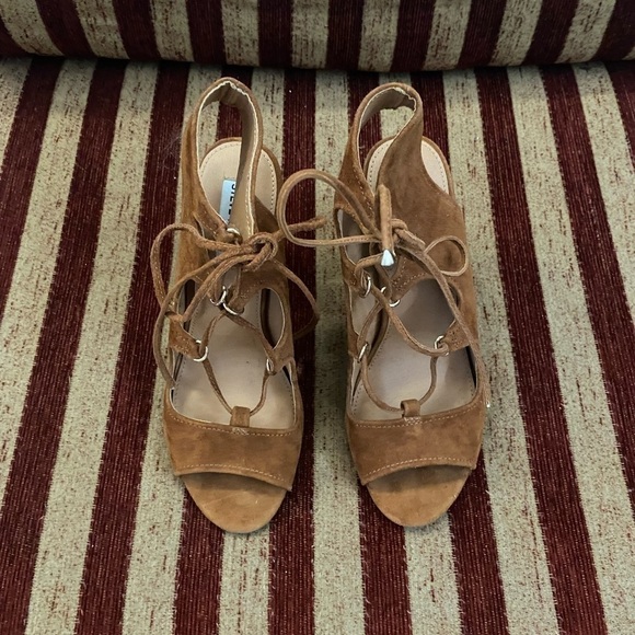 Steve Madden Shoes - NWOT Steve Madden heels. Leather upper. size 8.5